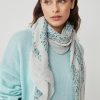 Femme Harris Wilson | Foulard Yacob Bleu Kiraly